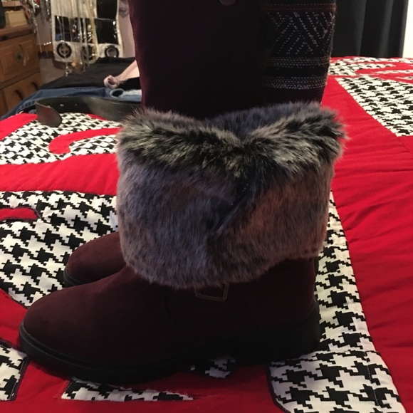 Boots - Picture 3 of 3